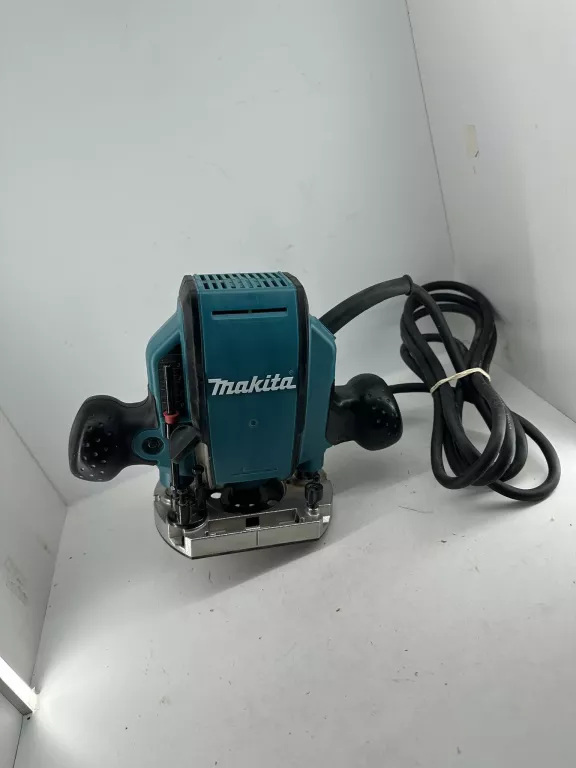 FREZARKA GÓRNOWRZECIONOWA MAKITA RP0900 900W