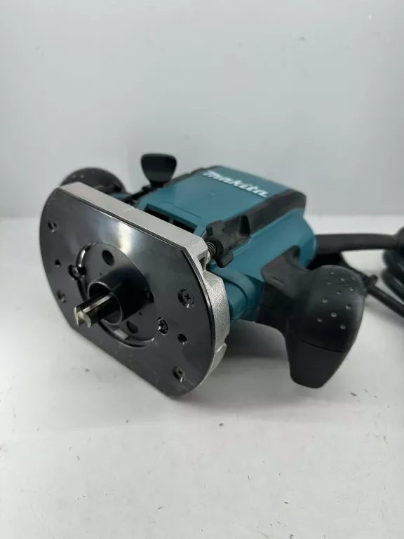 FREZARKA GÓRNOWRZECIONOWA MAKITA RP0900 900W