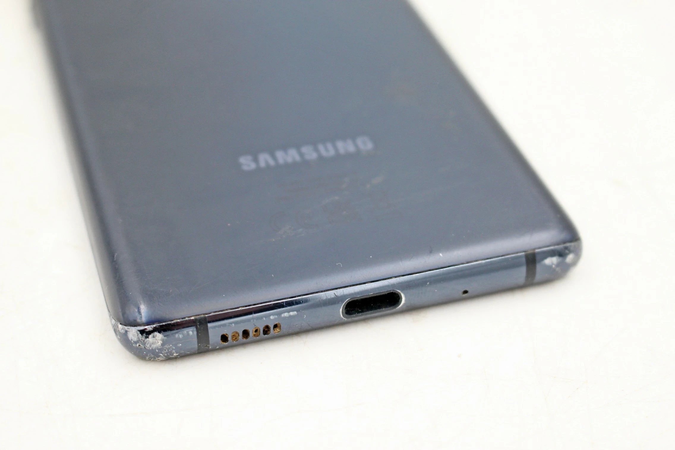 telefon-samsung-galaxy-s20-fe-zbity-wbudowana-pamiec-202869-214189