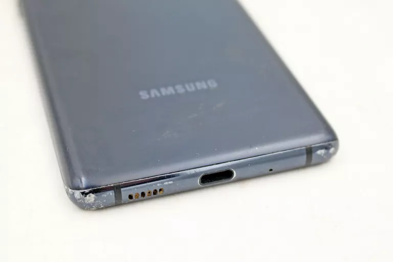 telefon-samsung-galaxy-s20-fe-zbity-wbudowana-pamiec-202869-214189