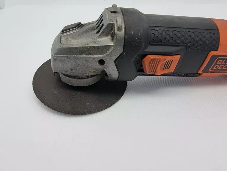 SZLIFIERKA KĄTOWA BLACK&DECKER BEG220