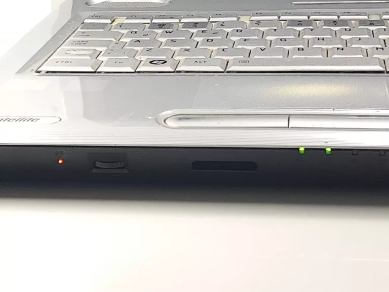 LAPTOP TOSHIBA SATELLITE L550-204 #OPIS