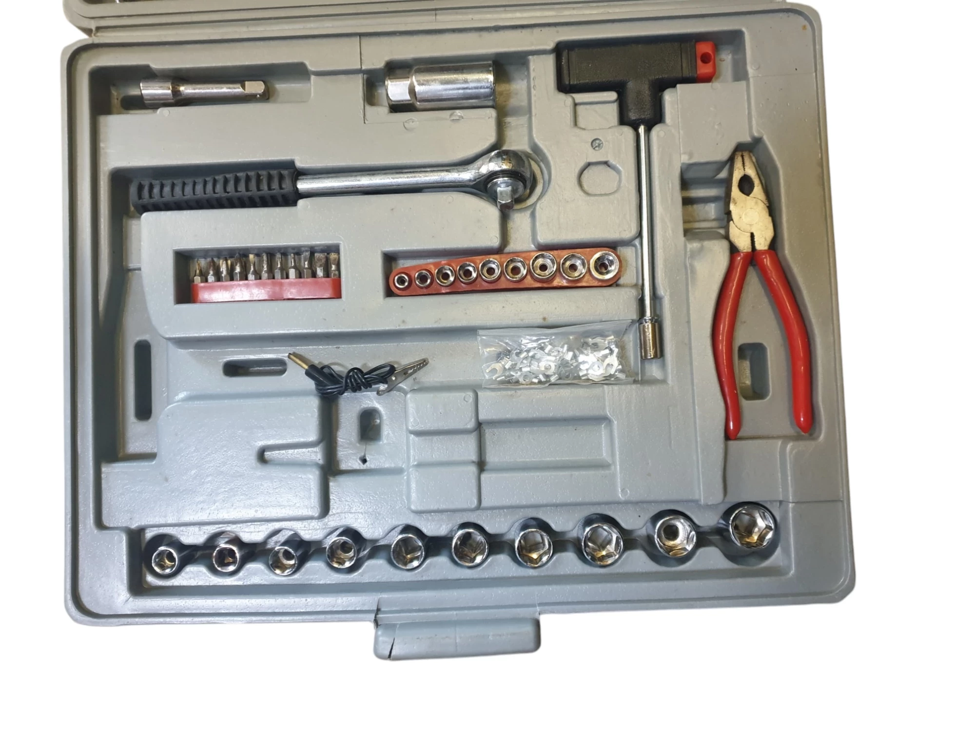 zestaw-narzedzi-w-szarej-walizce-liczba-elementow-w-zestawie-10