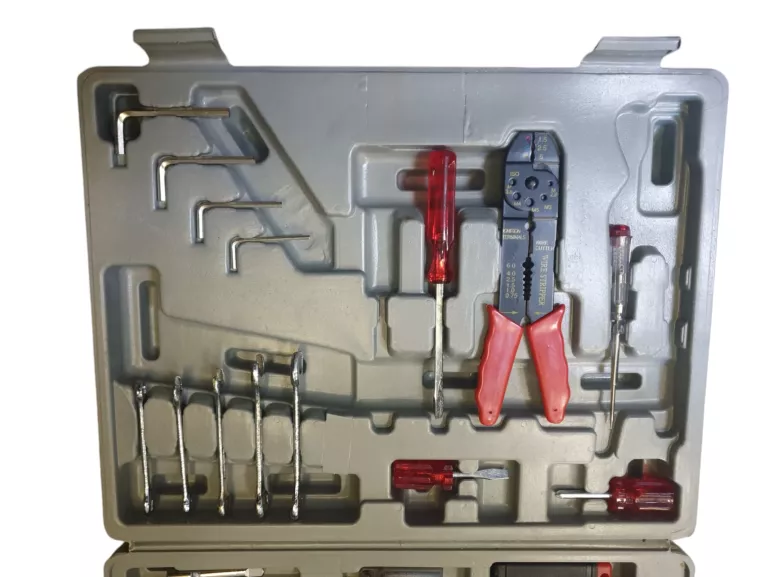 zestaw-narzedzi-w-szarej-walizce-stan-11323-2