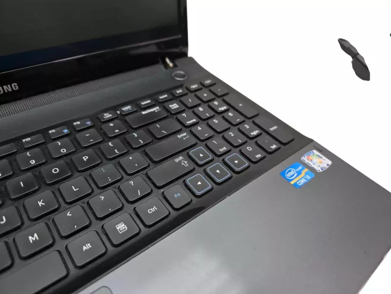 LAPTOP SAMSUNG 300 E