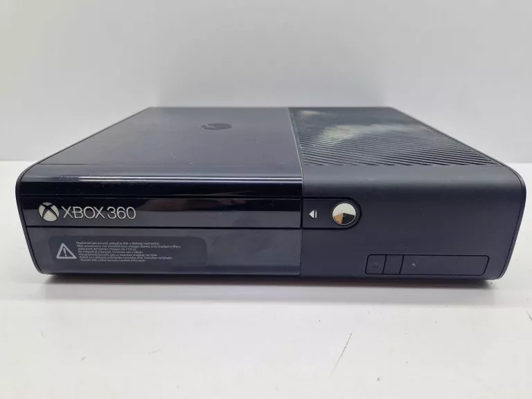 KONSOLA XBOX 360E 1538 500GB + 3XPAD