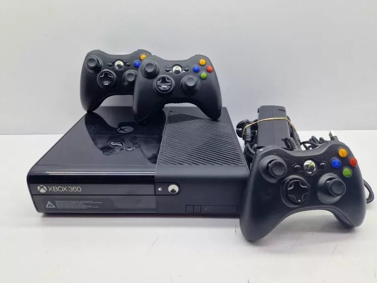 KONSOLA XBOX 360E 1538 500GB + 3XPAD