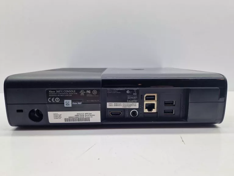 KONSOLA XBOX 360E 1538 500GB + 3XPAD