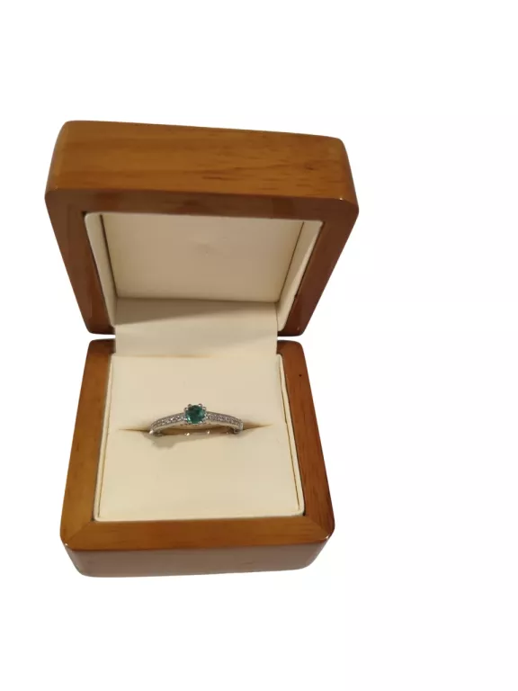 ZŁOTY PIERŚCIONEK Z BRYLANTAMI I SZMARAGDEM 585 3,40G R. 13,5