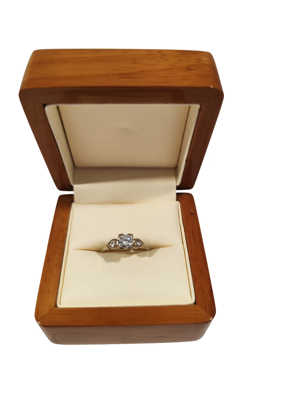 piekny-zloty-pierscionek-z-brylantami-585-244g-r-10-stan-11323-2