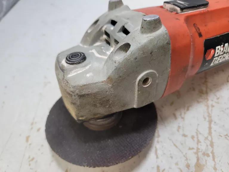 SZLIFIERKA BLACK DECKER 710W CD115