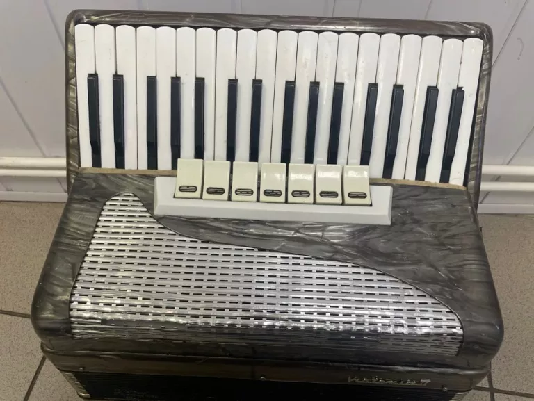 akordeon-victoria-ii-80-basow-czytaj-opis-ean-gtin-000000000