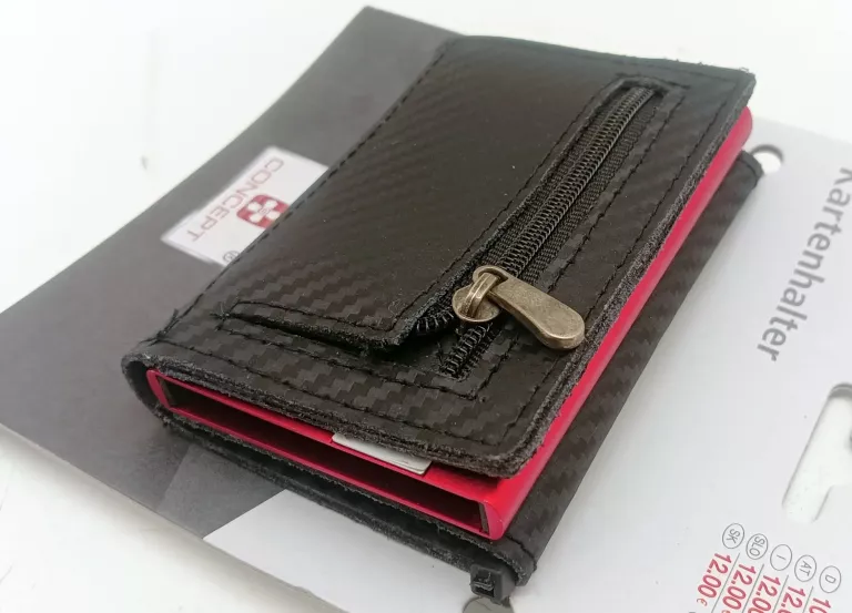 CONCEPT ETUI NA KARTY