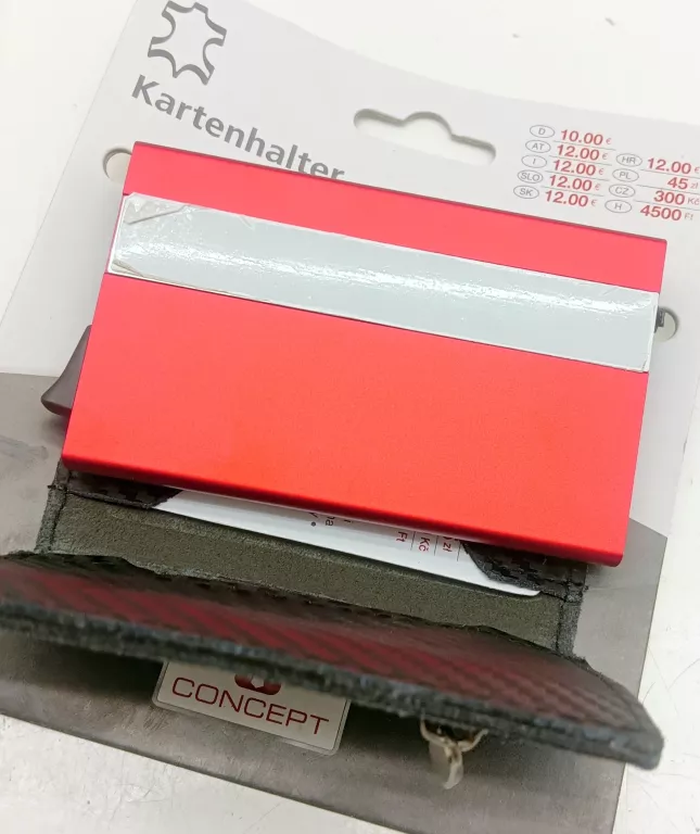 CONCEPT ETUI NA KARTY
