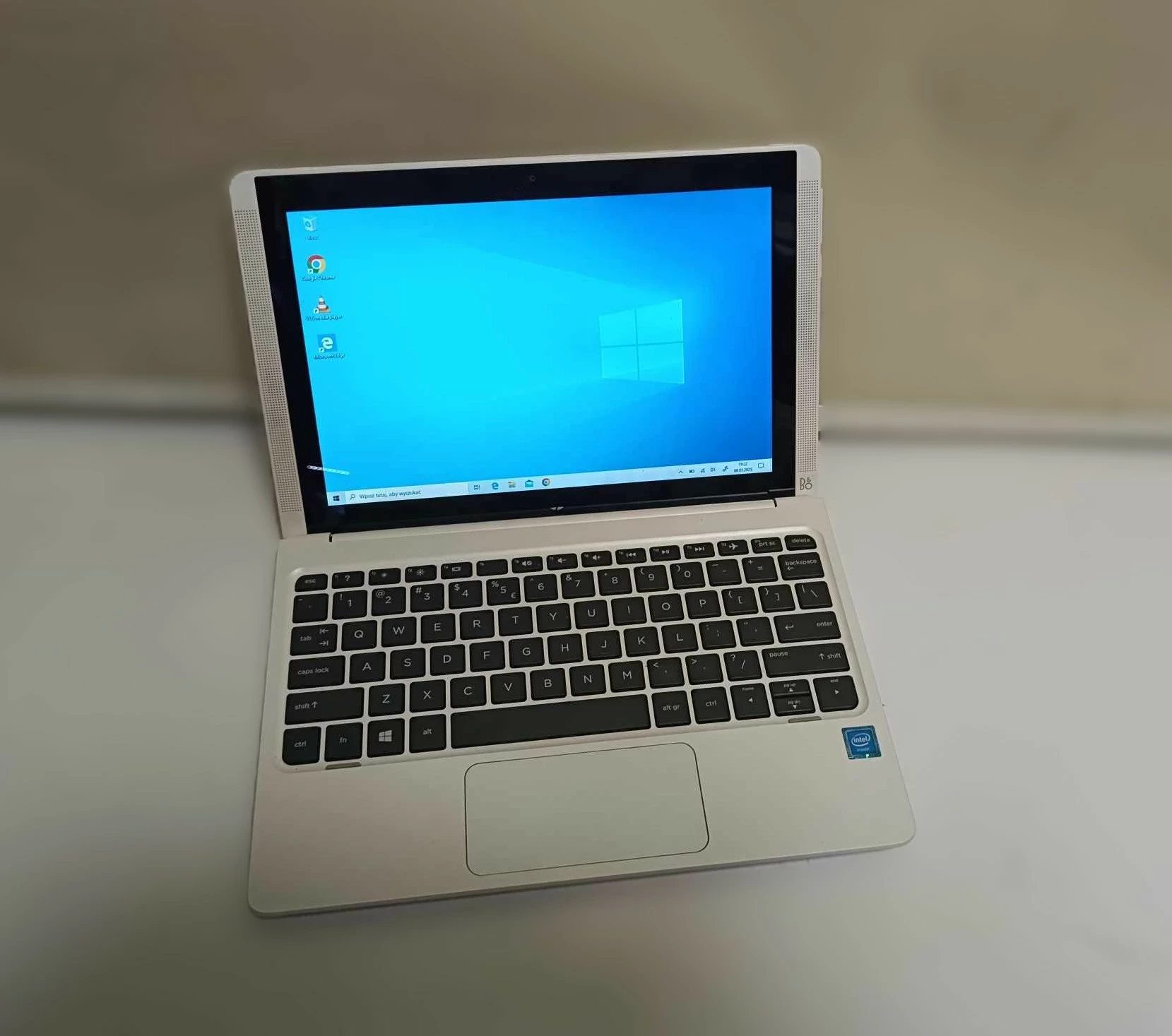 laptop-z-funkcja-tabletu-hp-hq-tre-71025-232-gb-system-operacyjny-201865-256