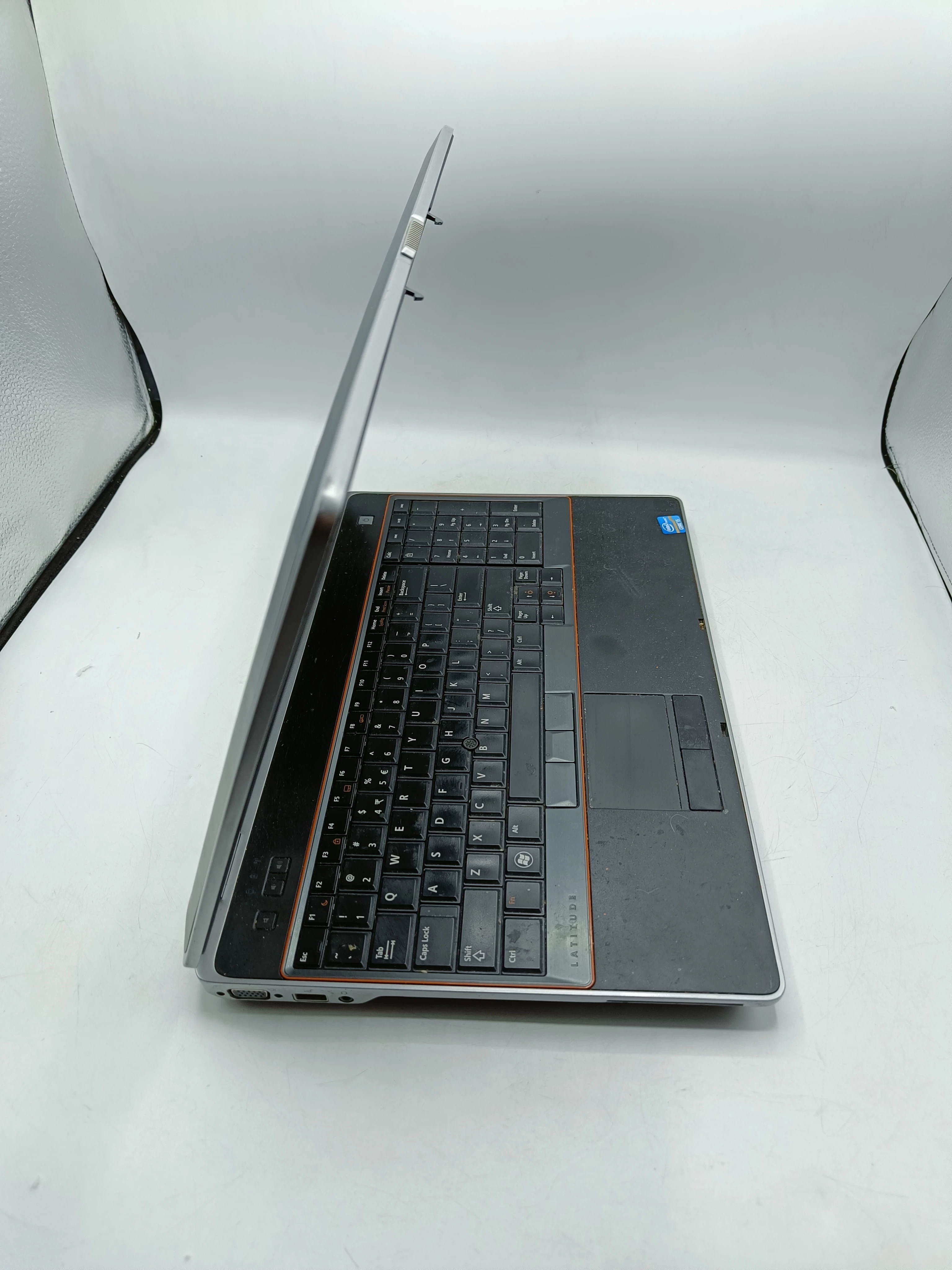 laptop-dell-latitude-e6520-4120gb-i5-win-7-przekatna-ekranu-156