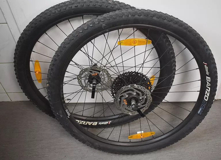 ZESTAW KOMPLETNE OBRĘCZE WTB SX19 + OPONY BARZO VITTORIA 29" KASETA