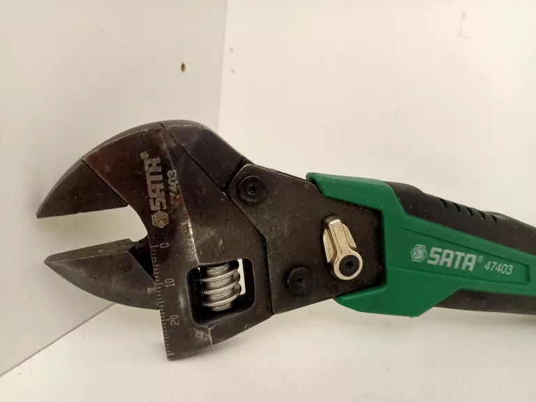 SATA KLUCZ NASTAWNY Z GRZECHOTKĄ 8" 47403
