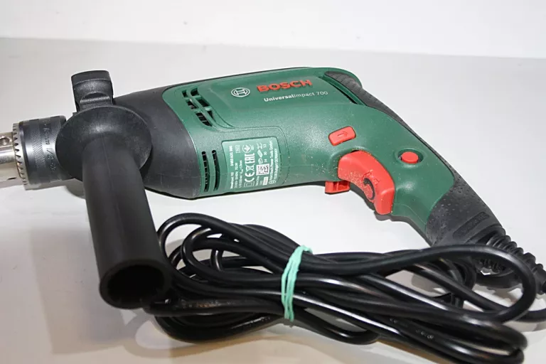 WIERTARKA 701W UNIVERSALIMPACT 700 BOSCH