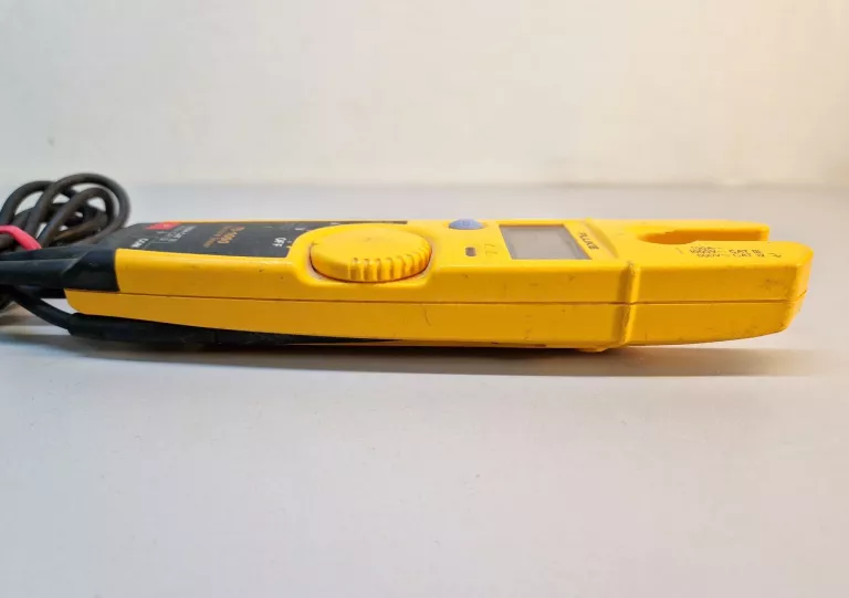 TESTER NAPIĘCIA, PRĄDU I CIĄGŁOŚCI OBWODU FLUKE T5-1000