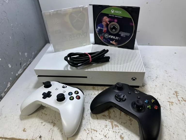 KONSOLA XBOX ONE 500GB + 2 PADY + FIFA 21