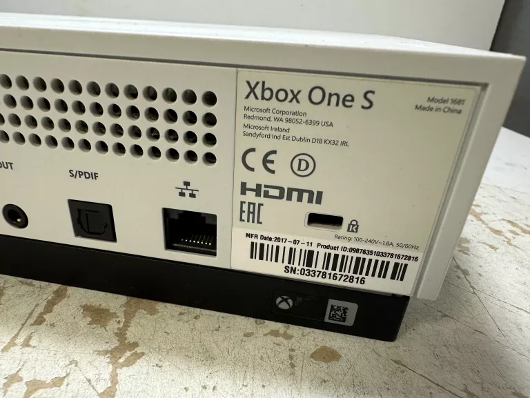 KONSOLA XBOX ONE 500GB + 2 PADY + FIFA 21