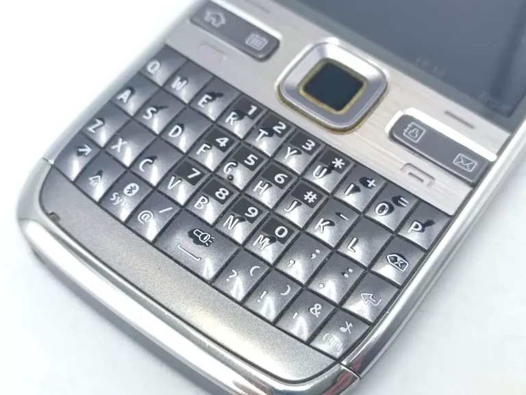 NOKIA E72 SREBRNA 5MPX