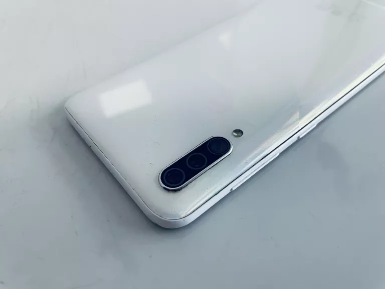 TELEFON SAMSUNG GALAXY A30S 3 GB / 32 GB 4G (LTE) BIAŁY