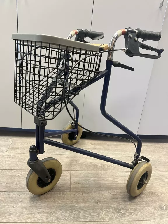 BALKONIK INWALIDZKI NA KÓŁKACH
