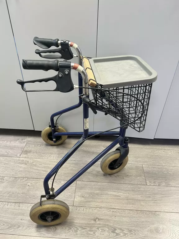 BALKONIK INWALIDZKI NA KÓŁKACH