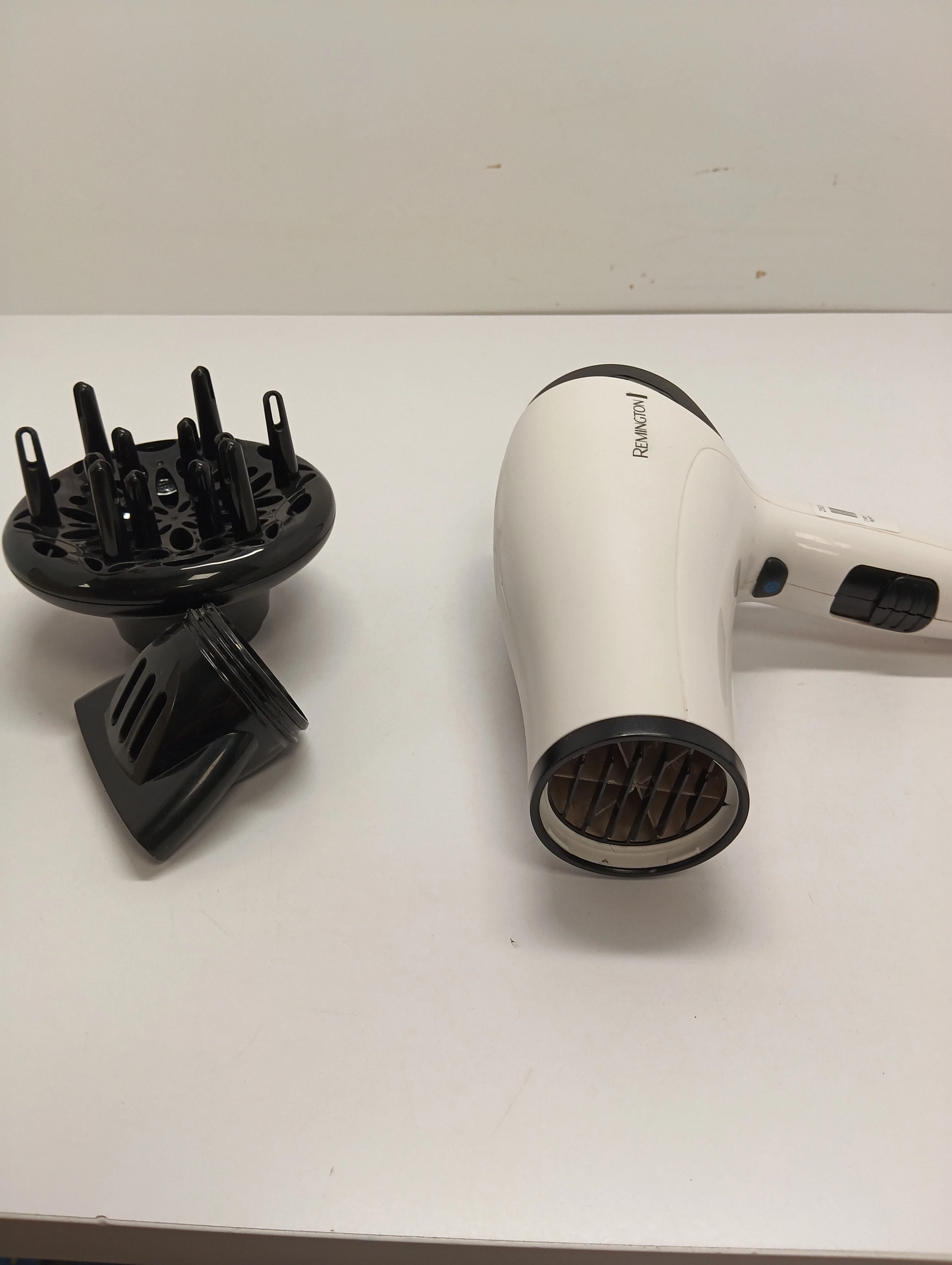 suszarka-do-wlosow-remington-d3015-biala-jonizacja-stan-11323-2