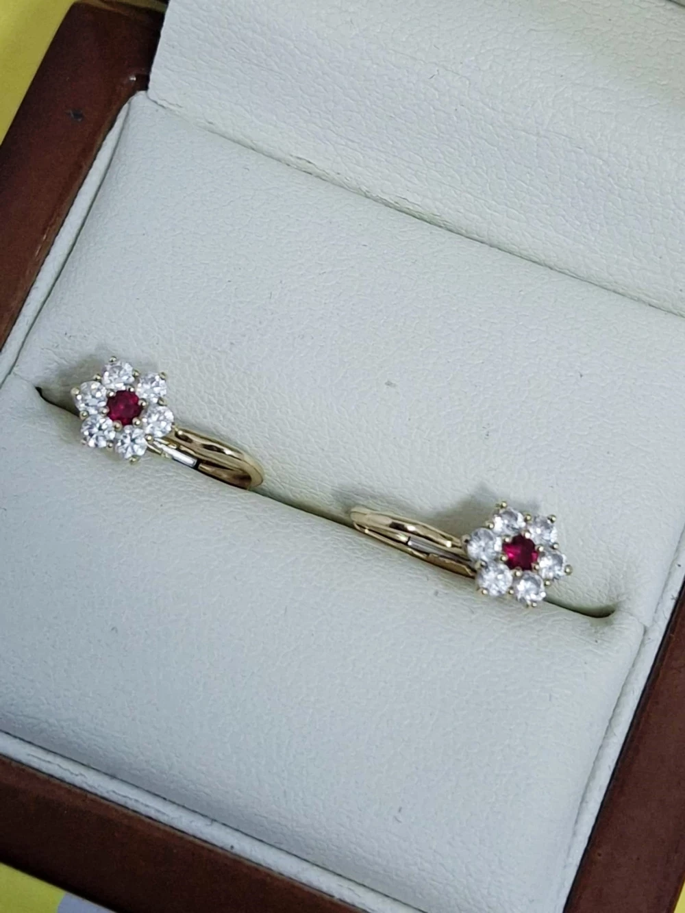 sliczne-zlote-kolczyki-z-czerwonym-oczkiem-585-kamien-17088-524288