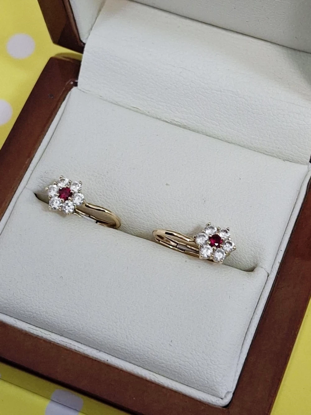 sliczne-zlote-kolczyki-z-czerwonym-oczkiem-585-rodzaj-2205-2