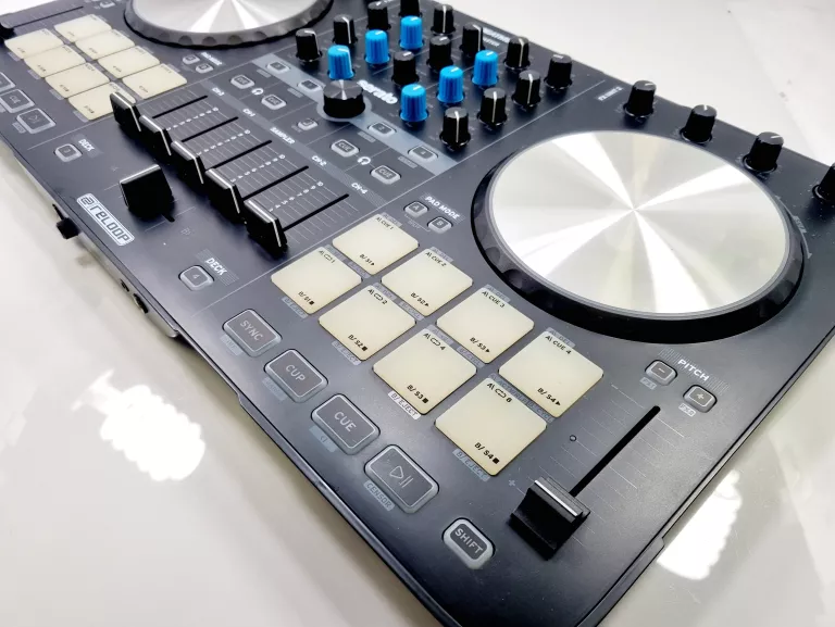 RELOOP BEATMIX 4 MK2 - KONTROLER DJ-SKI 4-KANAŁOWY