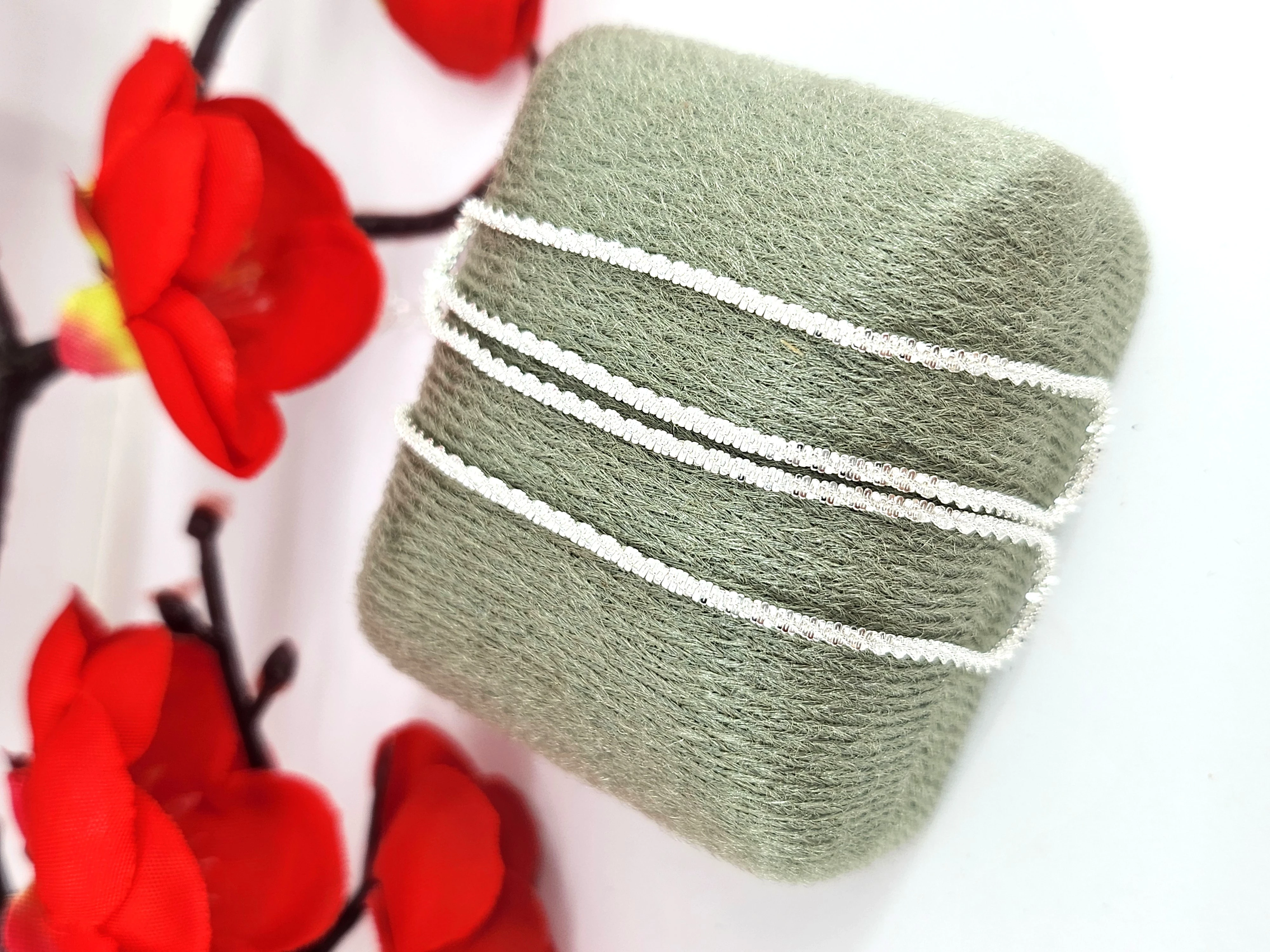 blyskotliwy-srebrny-lancuszek-265g-stan-11323-238058