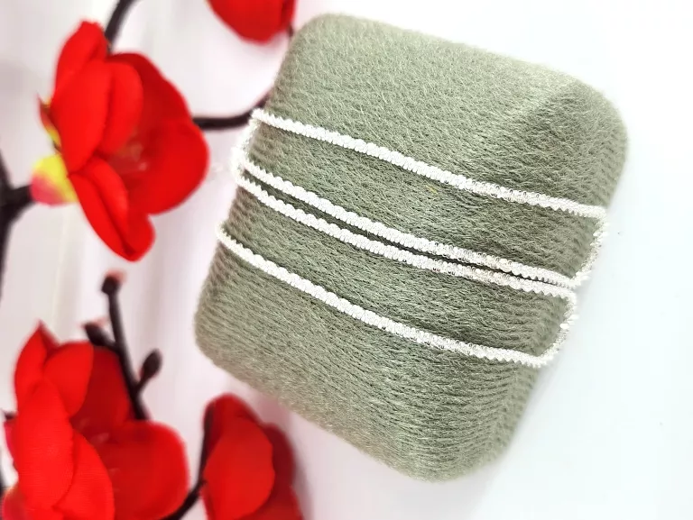 blyskotliwy-srebrny-lancuszek-265g-stan-11323-238058