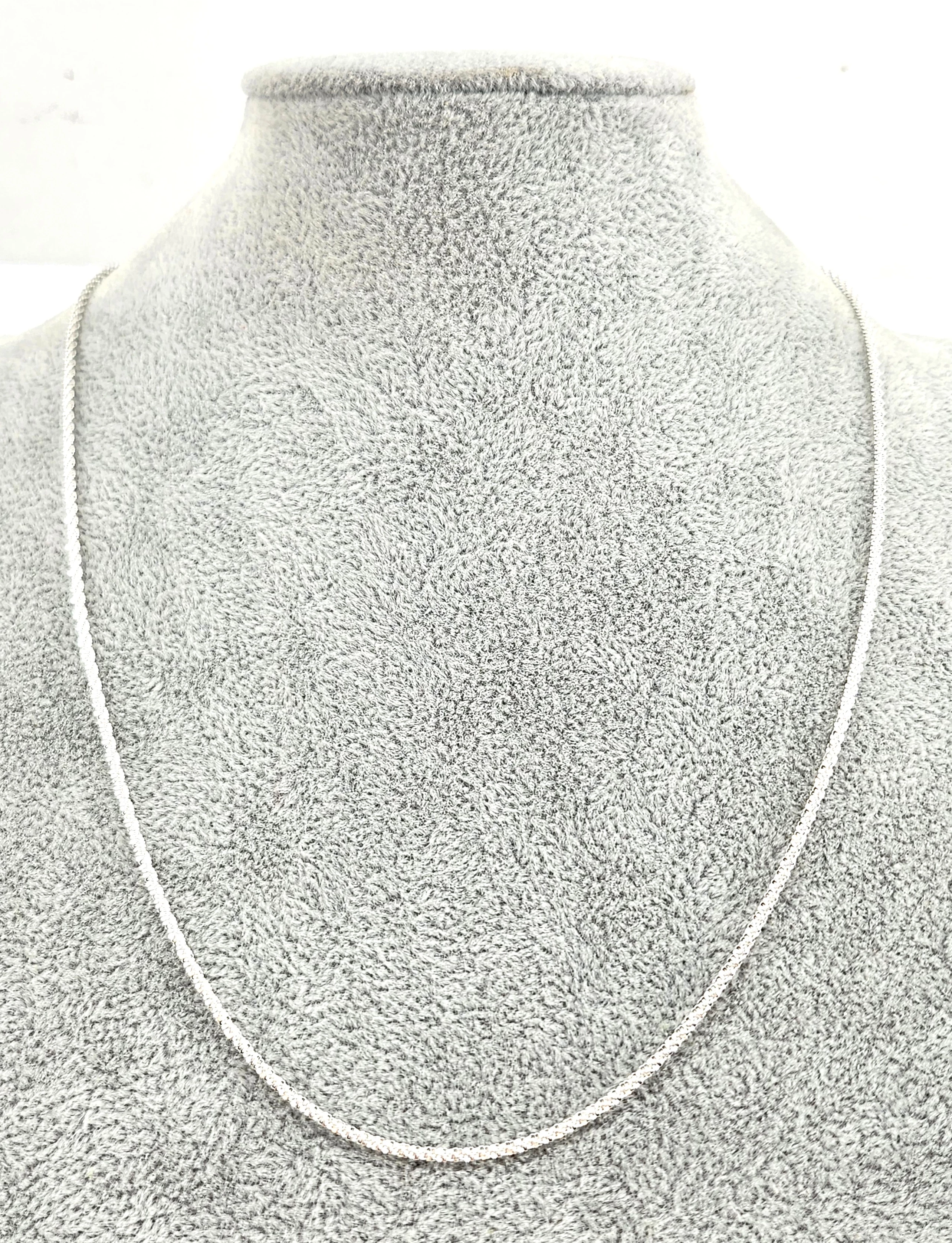 blyskotliwy-srebrny-lancuszek-265g-marka-226434-1704211