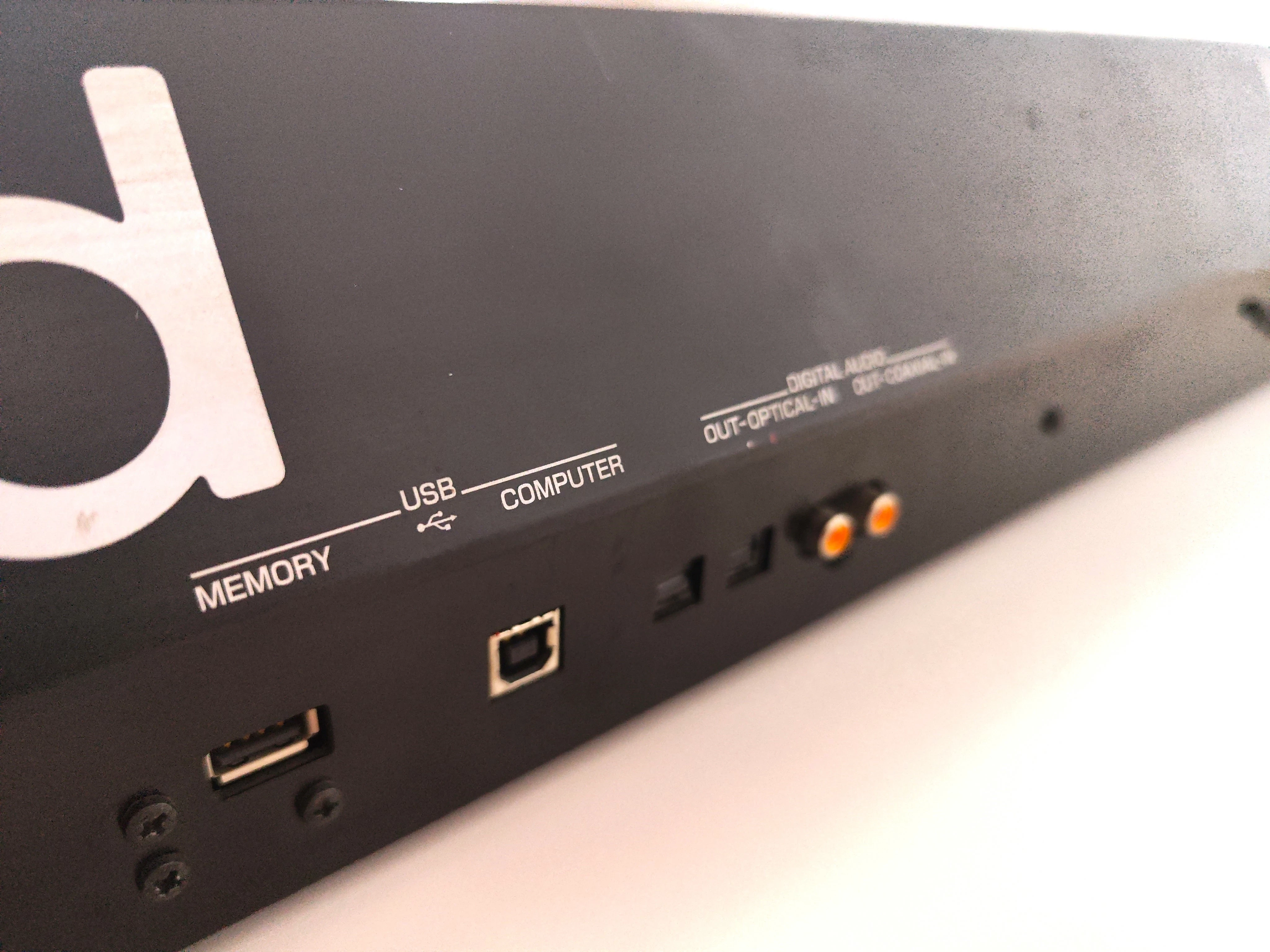 syntezator-roland-v-synth-gt-20-zasilacz-model-ax-edge-keytar