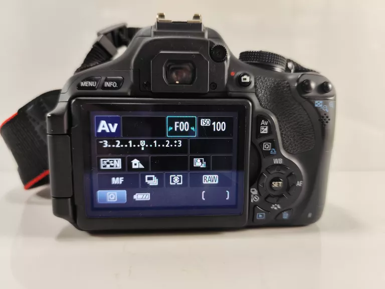 APARAT CANON 600D BODY