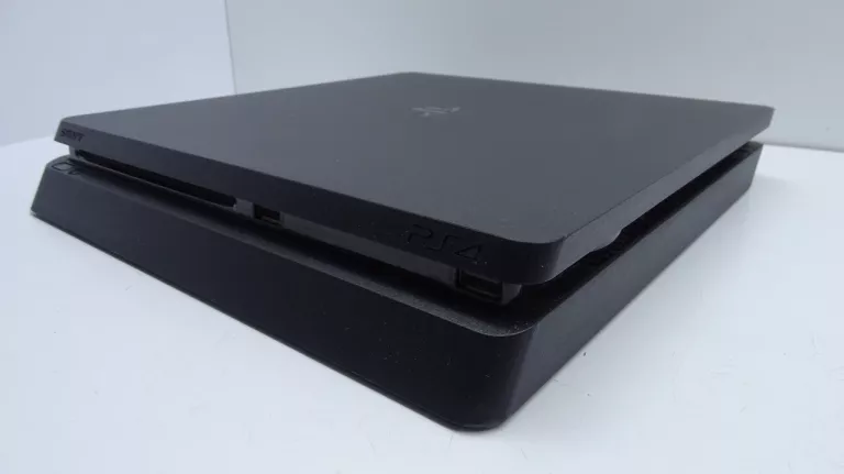 KONSOLA PS4 SLIM 500GB CUH-2216A 2 PADY FIFA 23