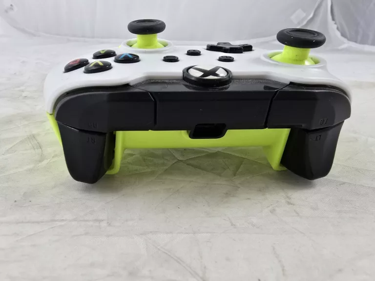 kontroler-do-xbox-one-pdp-049-012-marka-210690-685665