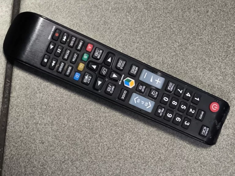 TELEWIZOR SAMSUNG UE55CU7192U PILOT KABEL