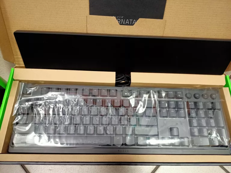 ZESTAW KLAWIATURA GAMINGOWA RAZER ORNATA V3 CHROMA + MYSZ RAZER BASILISK V