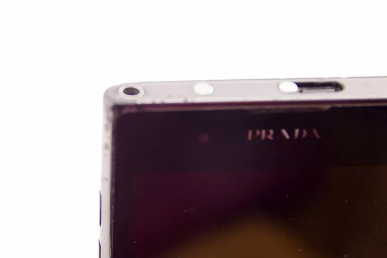 NIESPOTYKANY UNIKATOWY TELEFON PRADA