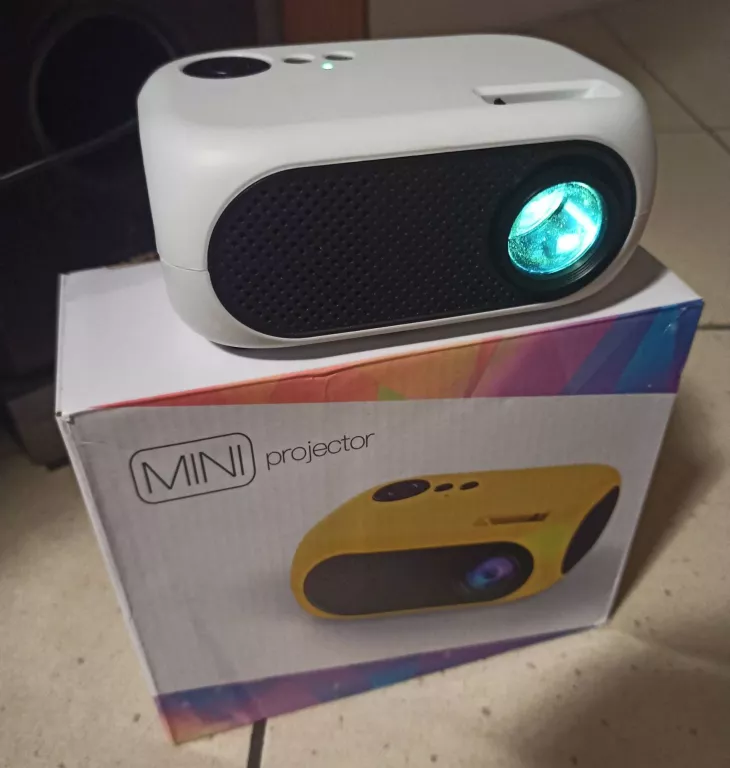 RZUTNIK MINI PROJEKTOR PRZENOŚNY FULL HD