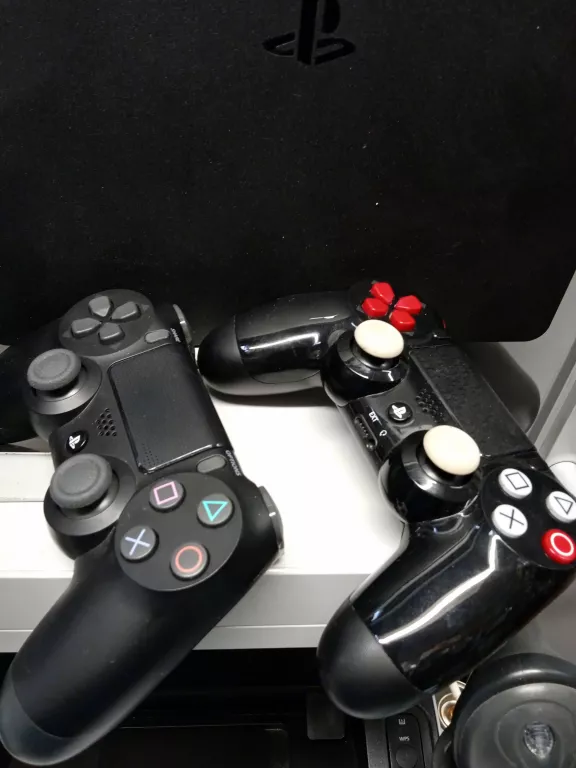 KONSOLA KONSOLA PS4 DWA PADY