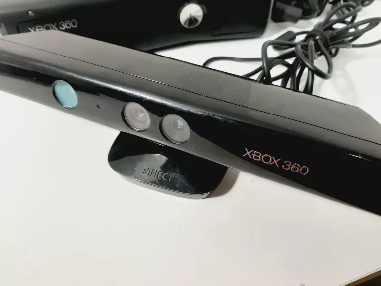 KONSOLA XBOX 360 S/ 2 PADY/ 5 GIER/ OKABLOWANIE/ KINECT