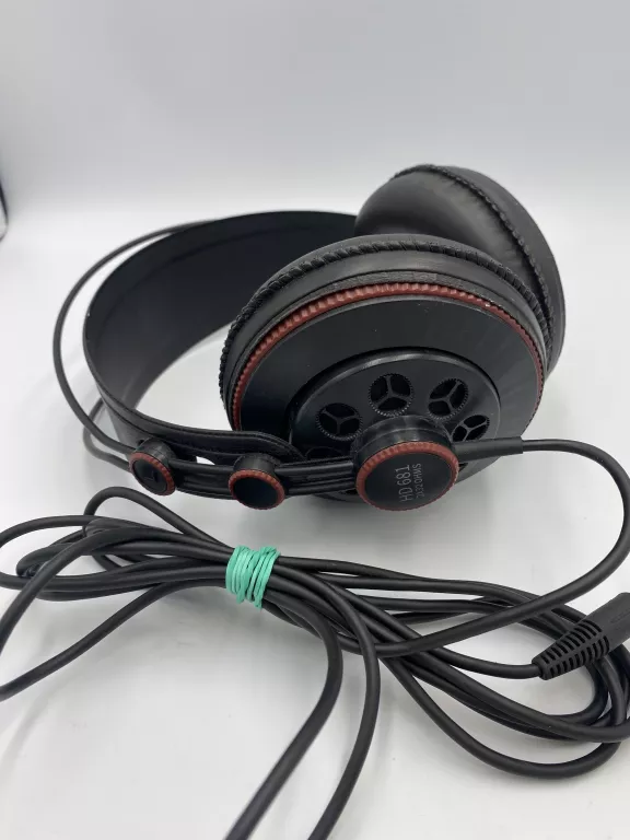 PRZEWODOWE SŁUCHAWKI SUPERLUX HD681