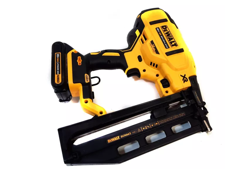 GWOZDZIARKA DEWALT 18V DCN662 + BAT 1.5AH + LAD
