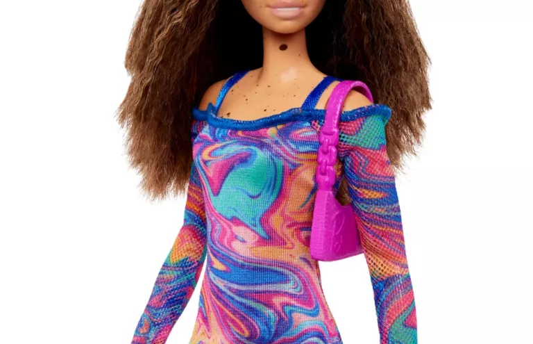 BARBIE FASHIONISTAS LALKA MARMURKOWA SUKIENKA